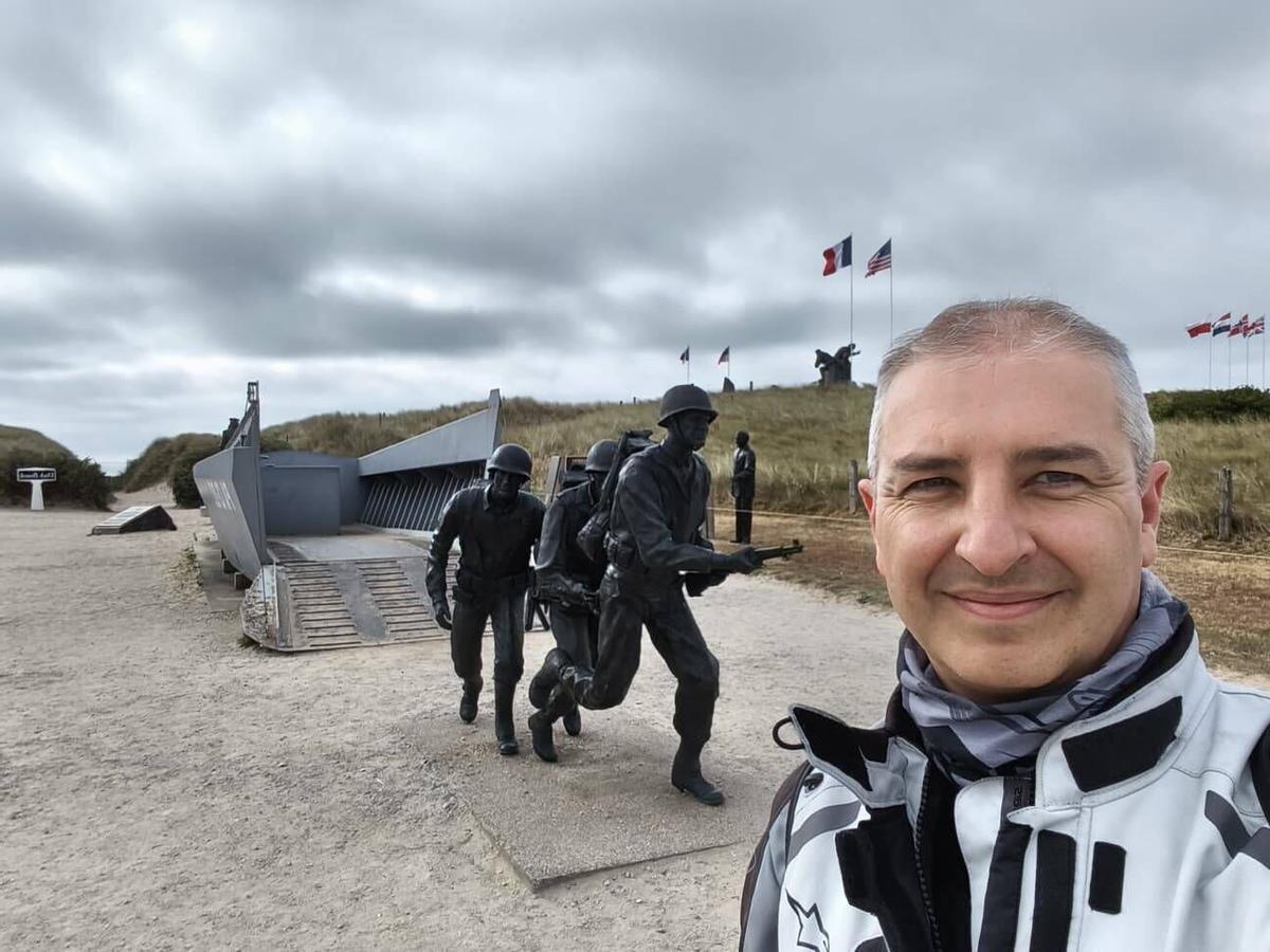 El zamorano Alejandro Moralejo en la ruta en moto de este verano que realiza en solitario y le lleva al norte de Europa recorriendo cientos de kilómetros cada día.