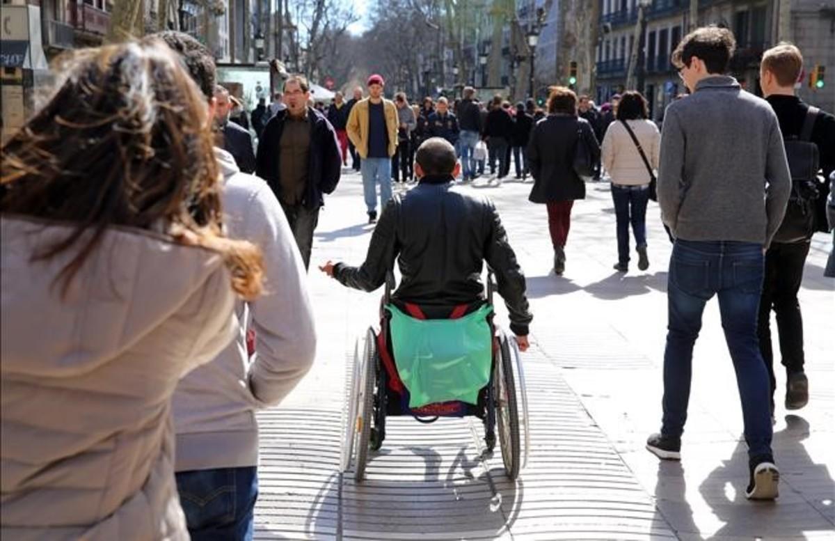 zentauroepp37541035 barcelona 04 03 2017  sociedad barcelona indigente en silla 170502181600