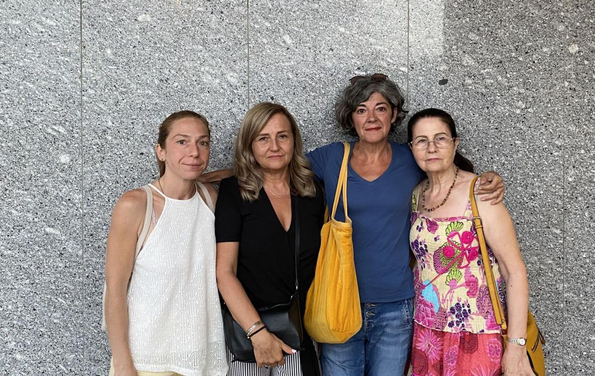 Las familiares Giulia de Palma, Carmen Ortiz, Dulce Fernández y María Ortiz. | TONI ESCANDELL