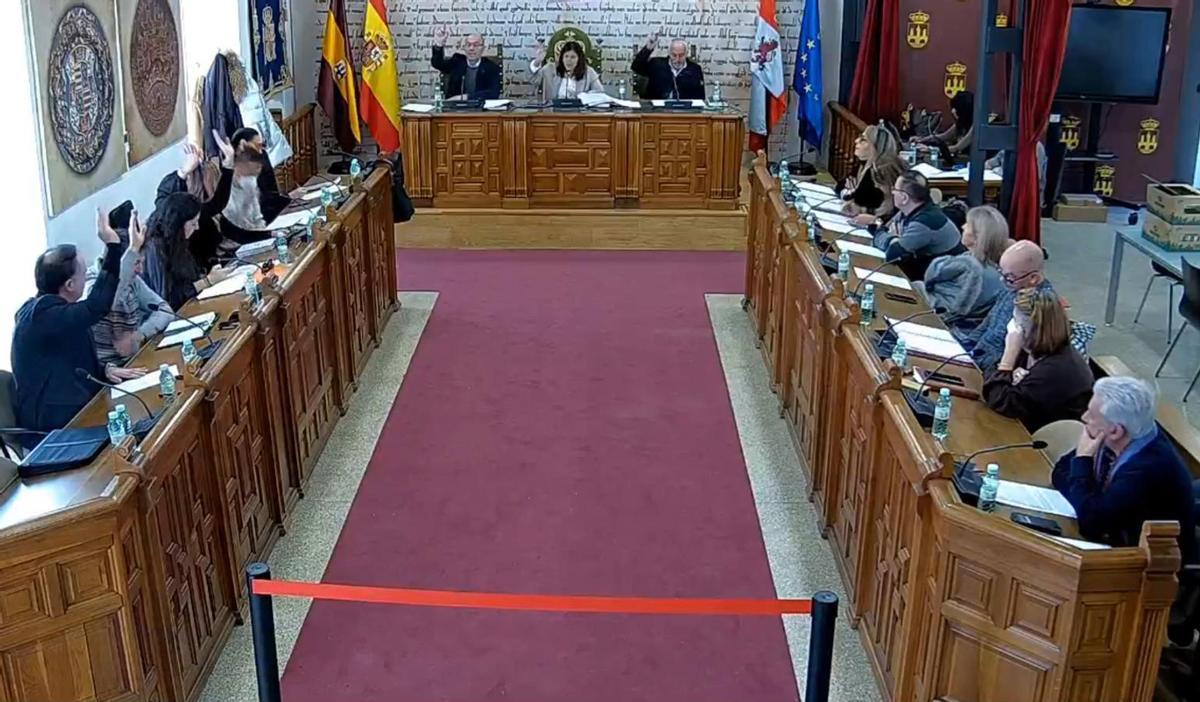 IU pide al PP cumpla su promesa de subir las ayudas a la natalidad a 1.000 euros.