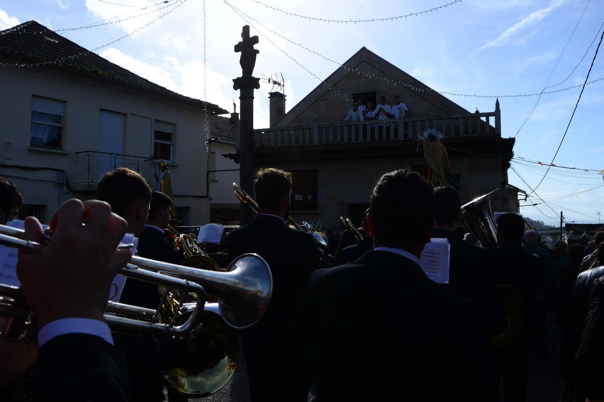 Las procesiones por el San Martiño de Moaña y Bueu aprovechan la tregua de la lluvia