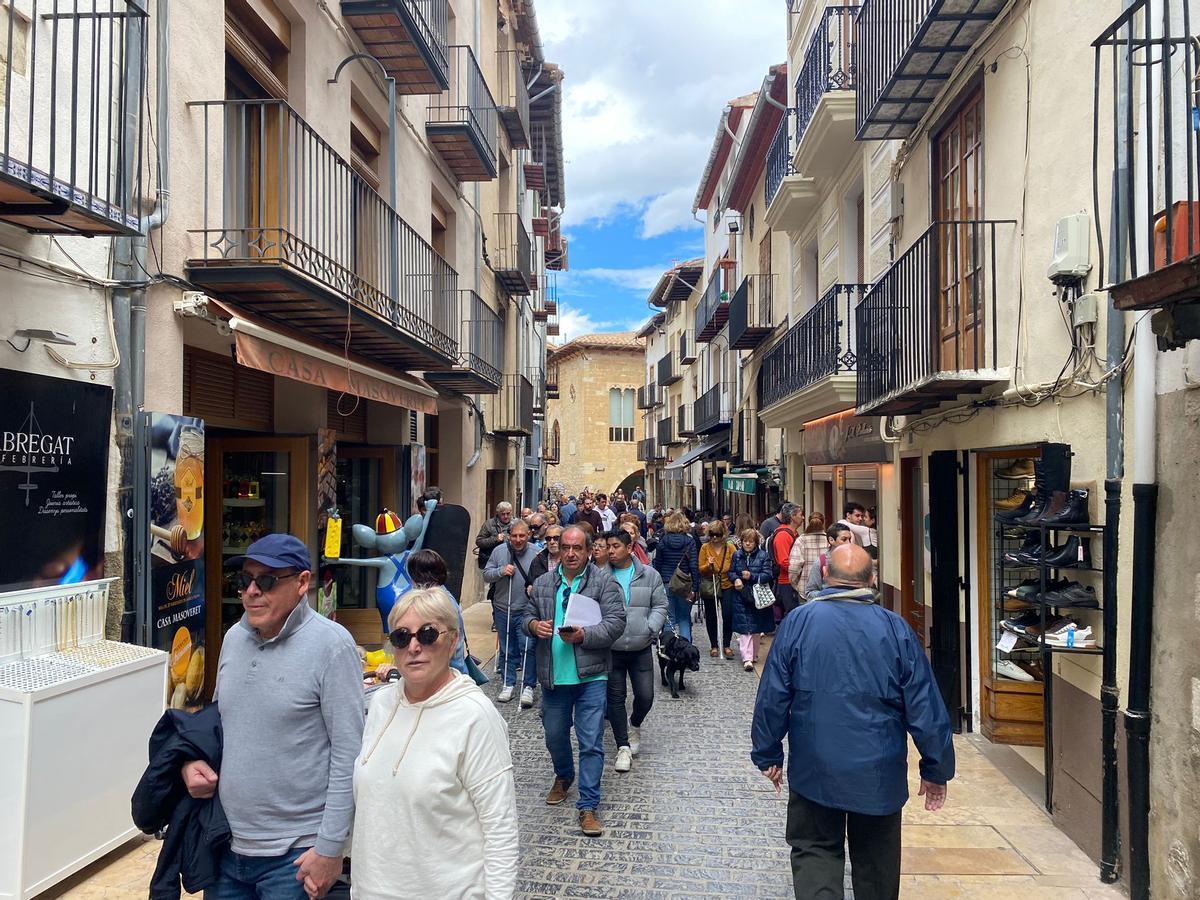 Gran afluencia de visitantes en las calles de Morella durante la Semana Santa del año pasado.