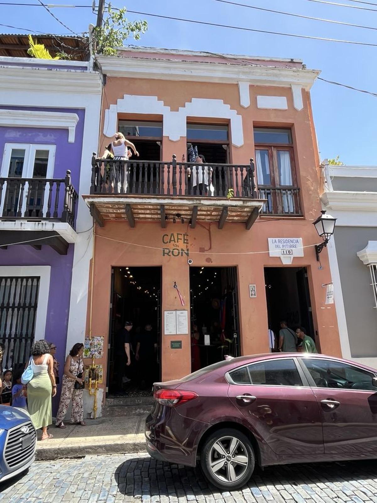 El café restaurant de Bad Bunny en Puerto Rico, 'Café con Ron'
