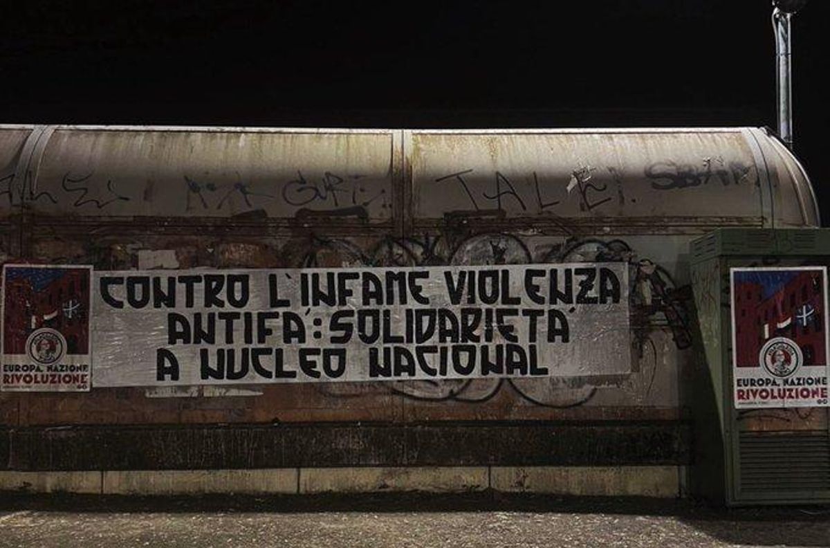 Una pancarta en Turín de solidaridad de ultras italianos con el español Núcleo Nacional
