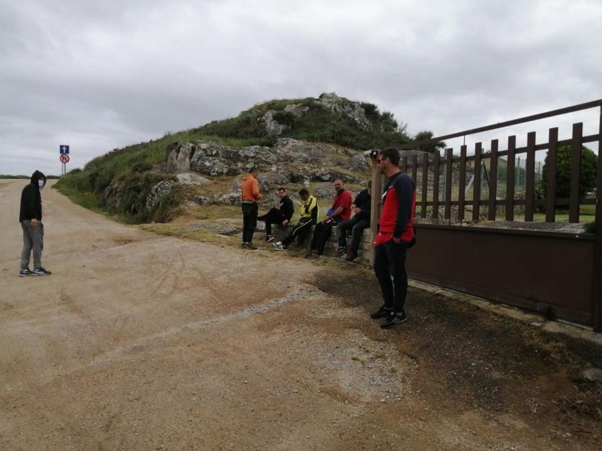 El control situado en el cruce de bajada a Viñó. // Gonzalo Núñez