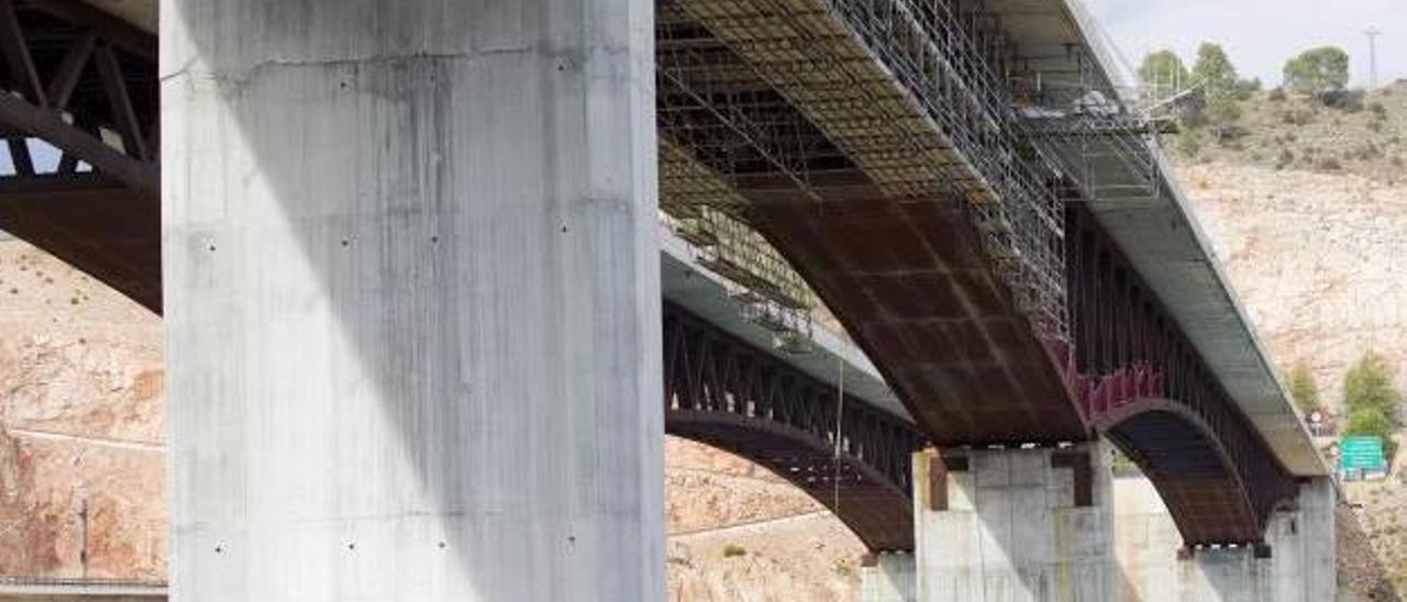 Las juntas de dilatación del viaducto de Contreras cedieron más de 15 cm