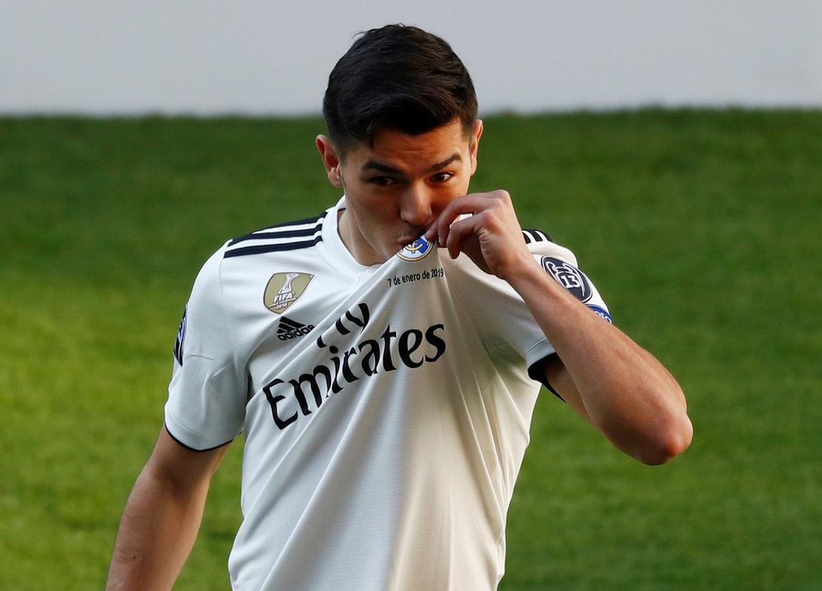 Soccer Football - Real Madrid - Brahim Diaz Presentation - Santiago Bernabeu, Madrid, Spain - January 7, 2019   Real Madrid’s Brahim Diaz poses on the pitch during the presentation   REUTERS/Juan Medina