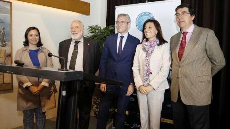 De izq. a drch., Isabel Concheiro, López Veiga, Alfonso Rueda, Ángeles Vázquez y López-Chaves, ayer en la presentación del &quot;Tutatis&quot;. // A. Villar