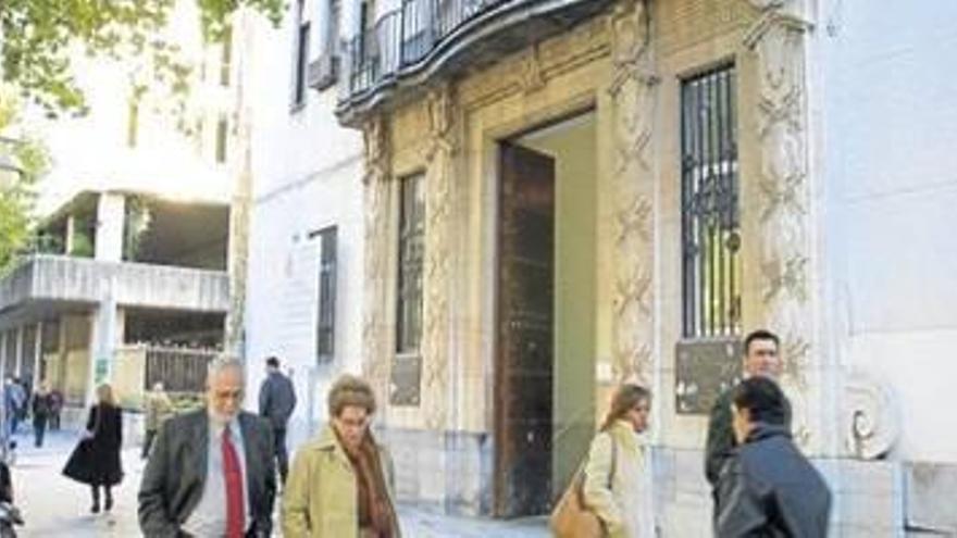 Los centros cívicos de Levante y Fuensanta ofrecerán atención ciudadana para paliar el colapso de Gran Capitán