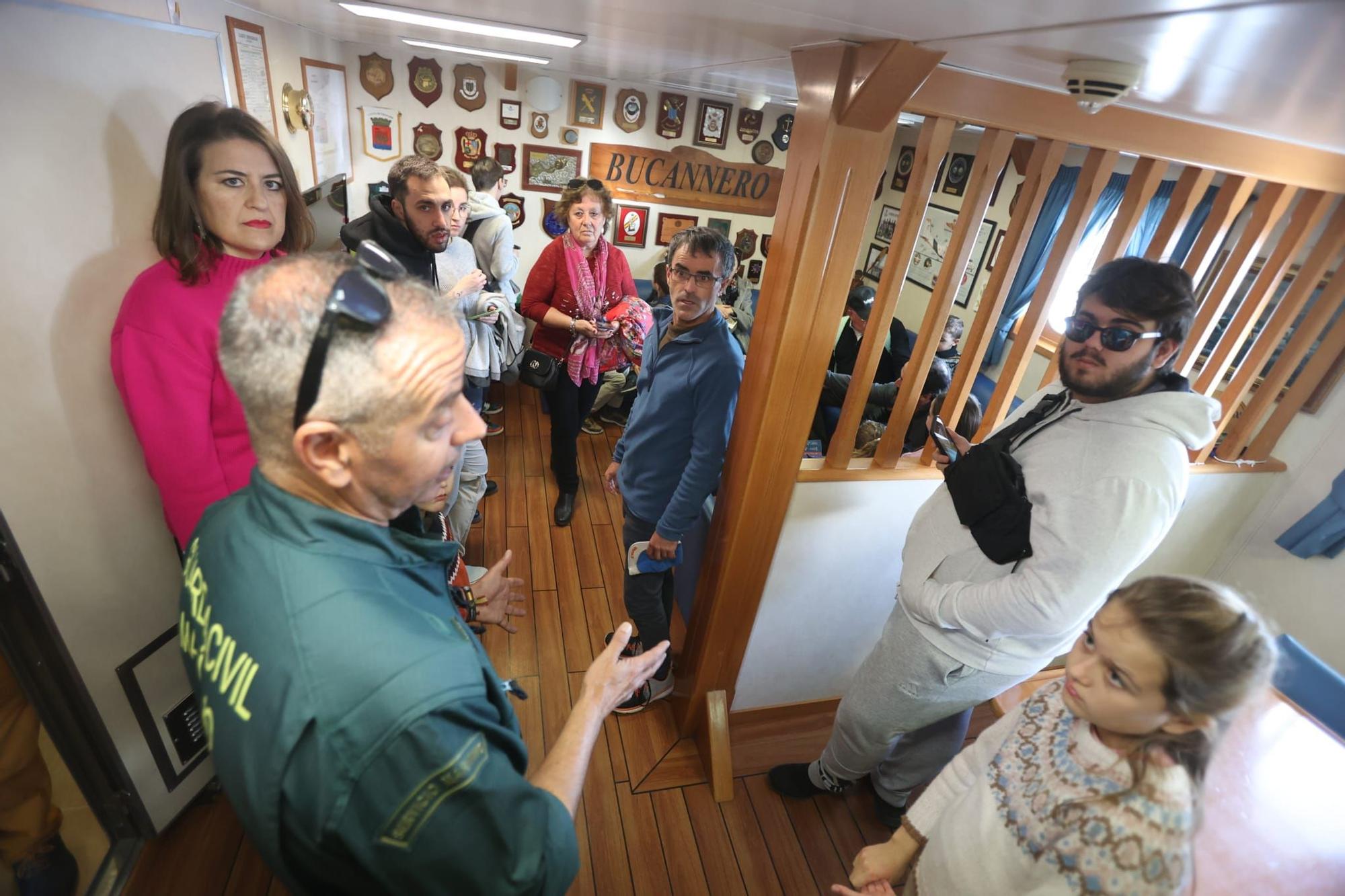 El buque oceánico de la Guardia Civil 'Río Segura'  en la Volvo Race Alicante 2023