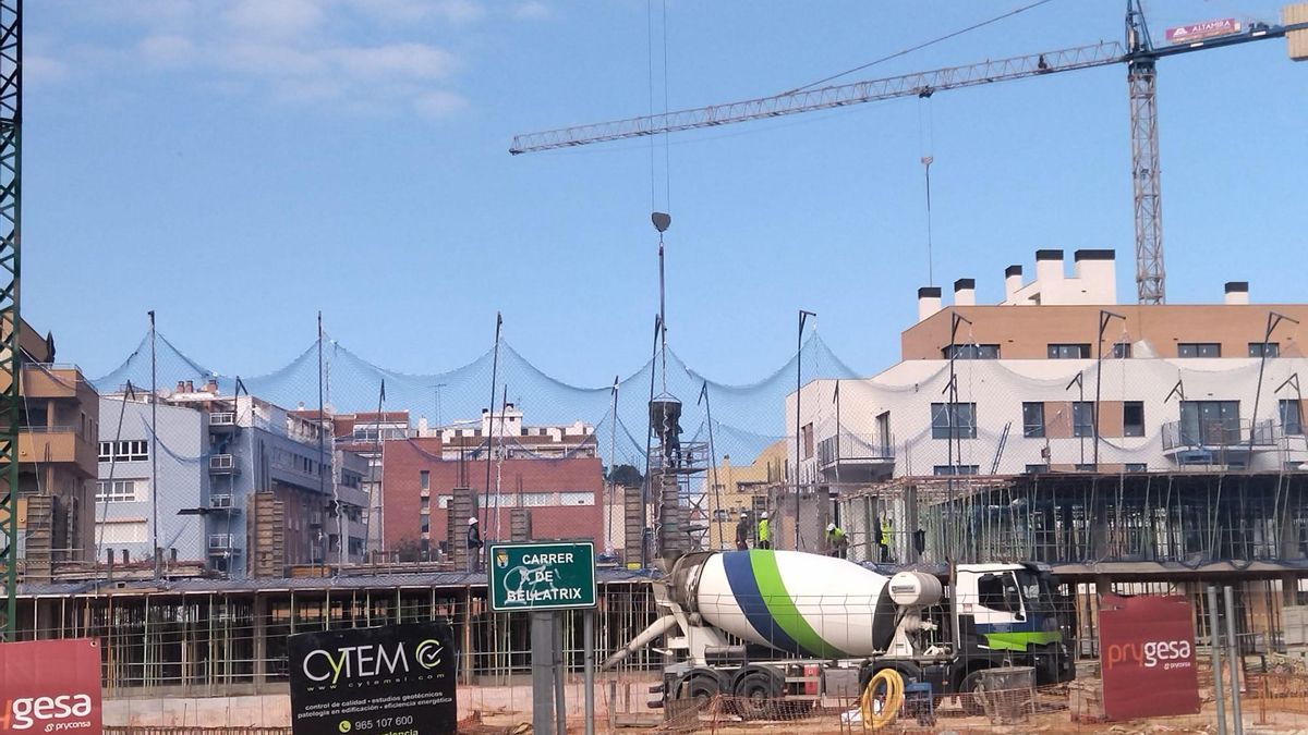 Obras de construcción de nuevas viviendas en Dénia