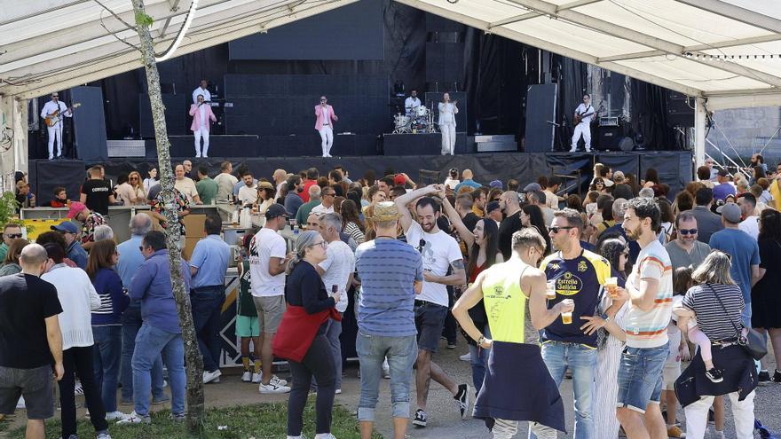 Un viaje a los años 90: así están siendo las fiestas de primavera del barrio de Conxo