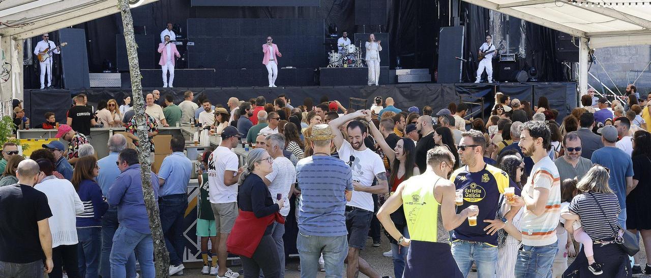 Un viaje a los años 90: así están siendo las fiestas de primavera del barrio de Conxo