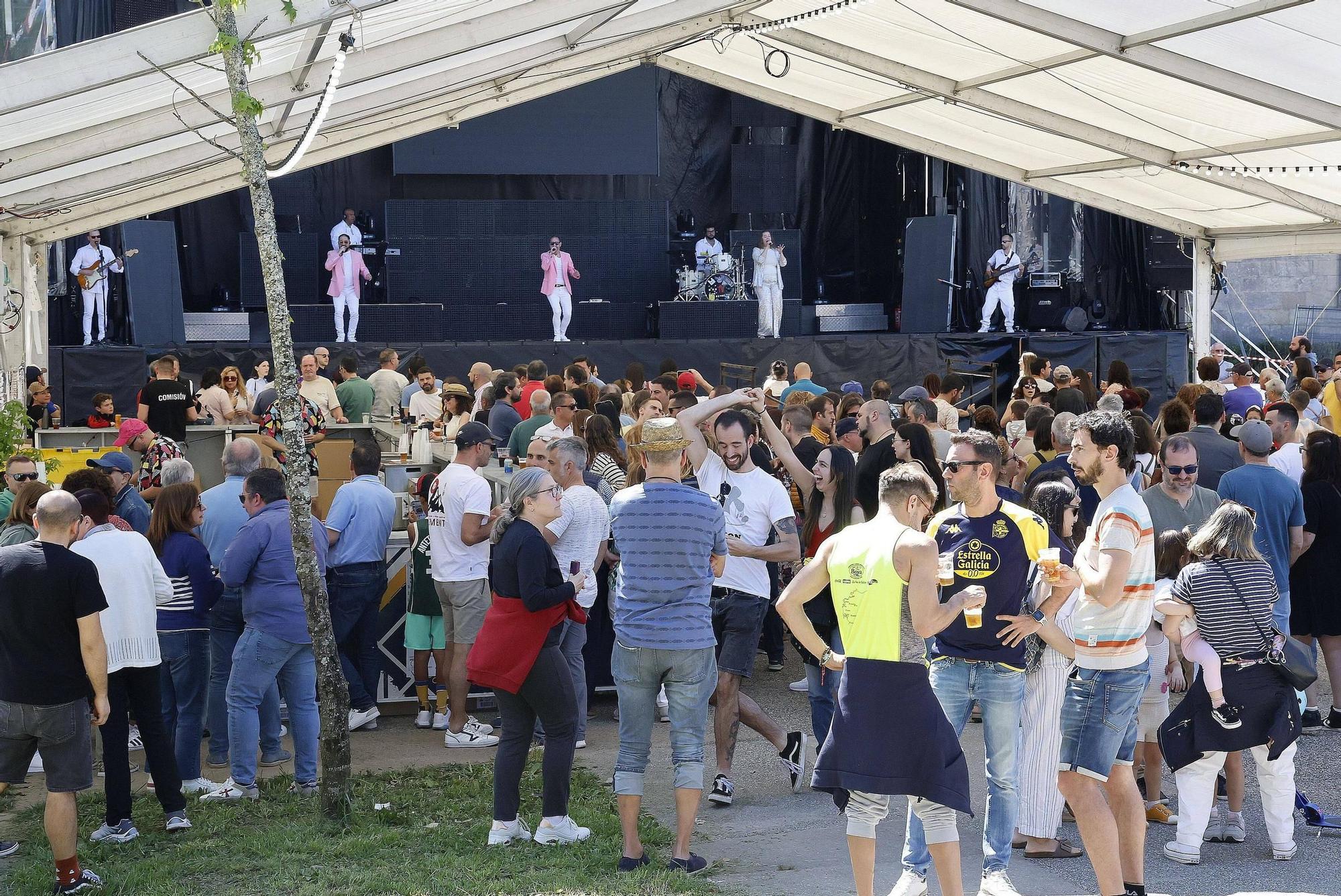 Un viaje a los años 90: éxito en las fiestas de primavera del barrio de Conxo