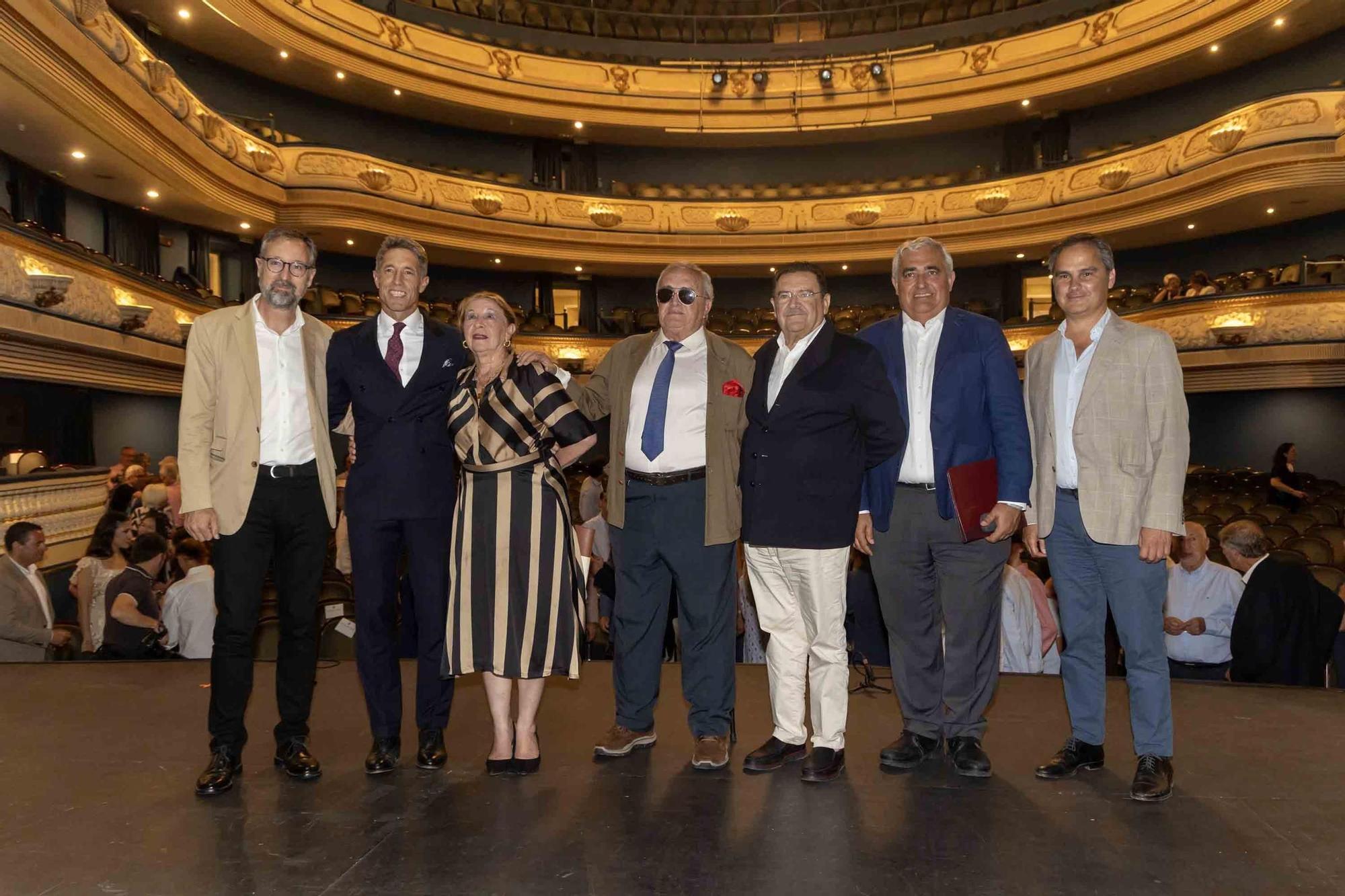 Manuel Escribano pronuncia el pregón de apertura de la Feria de Hogueras en el Teatro Principal de Alicante