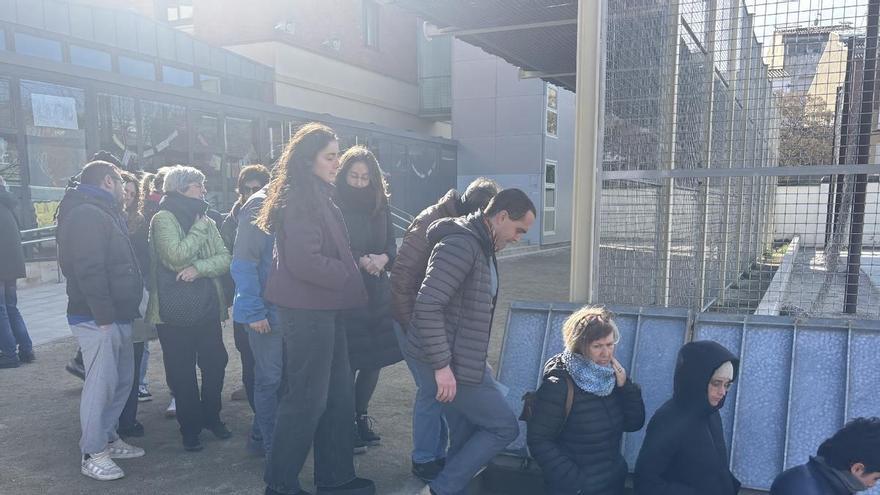 Visitants al refugi antiaeri del Garcia Fossas durant la visita guiada d’aquest dissabte al matí