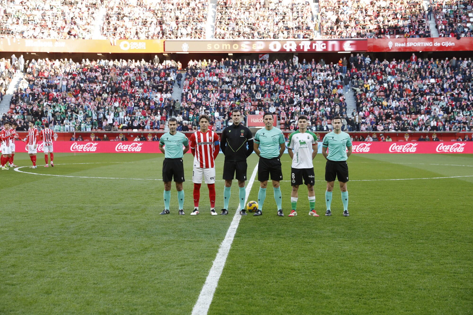 EN IMÁGENES: Ambientazo en el Sporting-Racing de Santander disputado en El Molinón