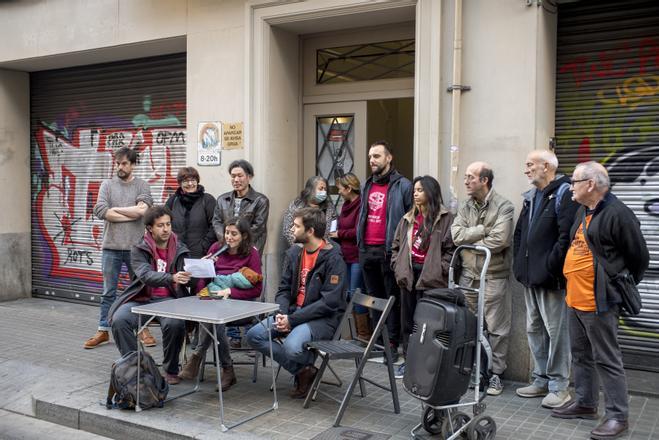Frente común de vecinos por riesgo de expulsión de dos bloques del centro de Barcelona
