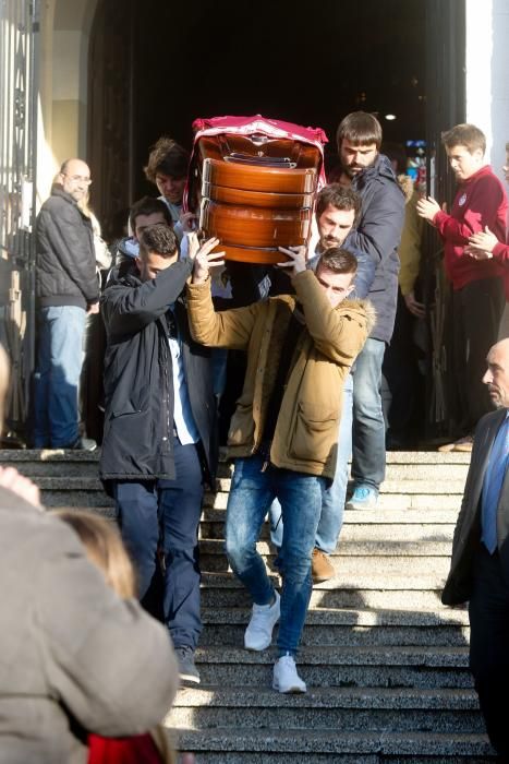 La gran familia del deporte asturiano rinde homenaje póstumo al futbolista Hugo Suárez