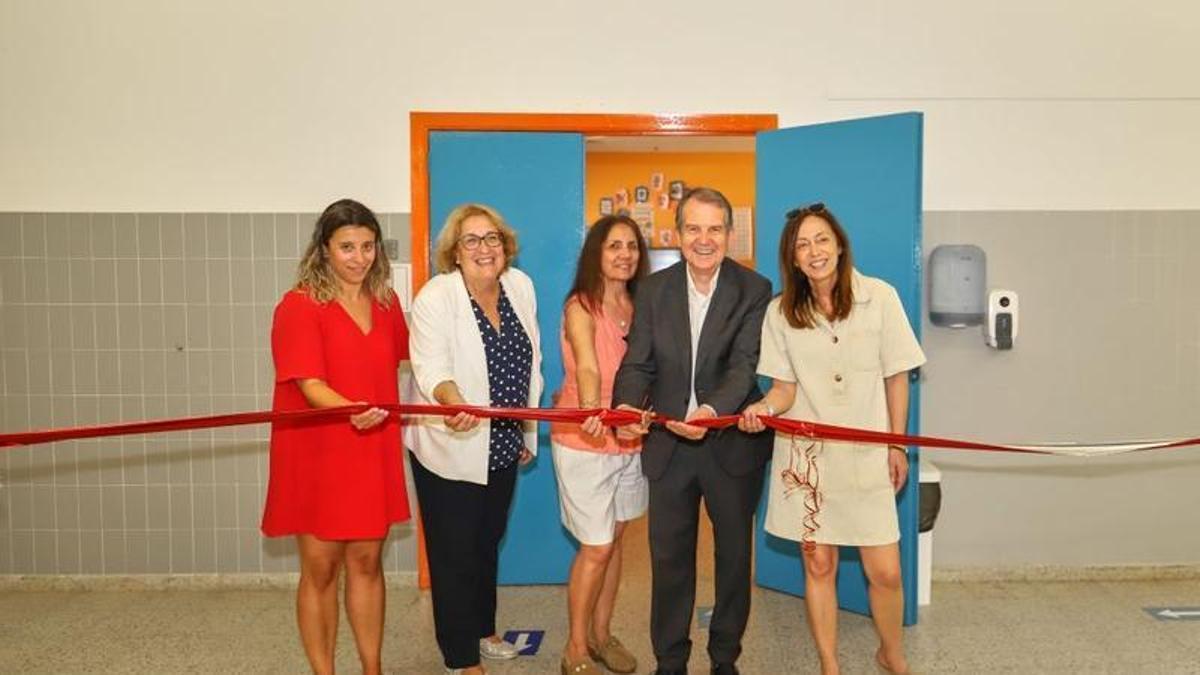Abel Caballero y Olga Alonso, en el CEIP Coutada Beade.