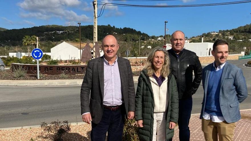 Vicent Marí, en la nueva rotonda de Sant Carles.