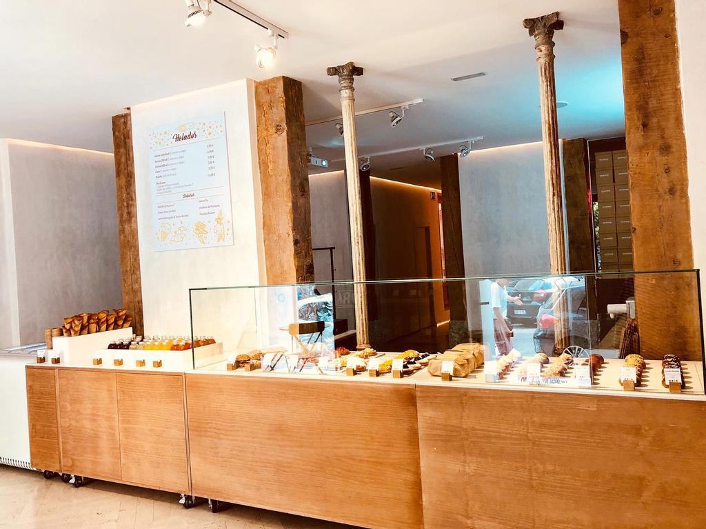 The Pâtissier by Ricardo Vélez.