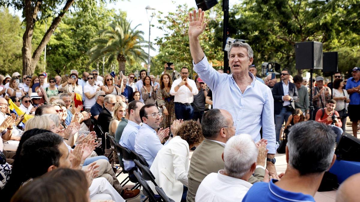 Feijóo, al llegar al acto de Castelldefels.