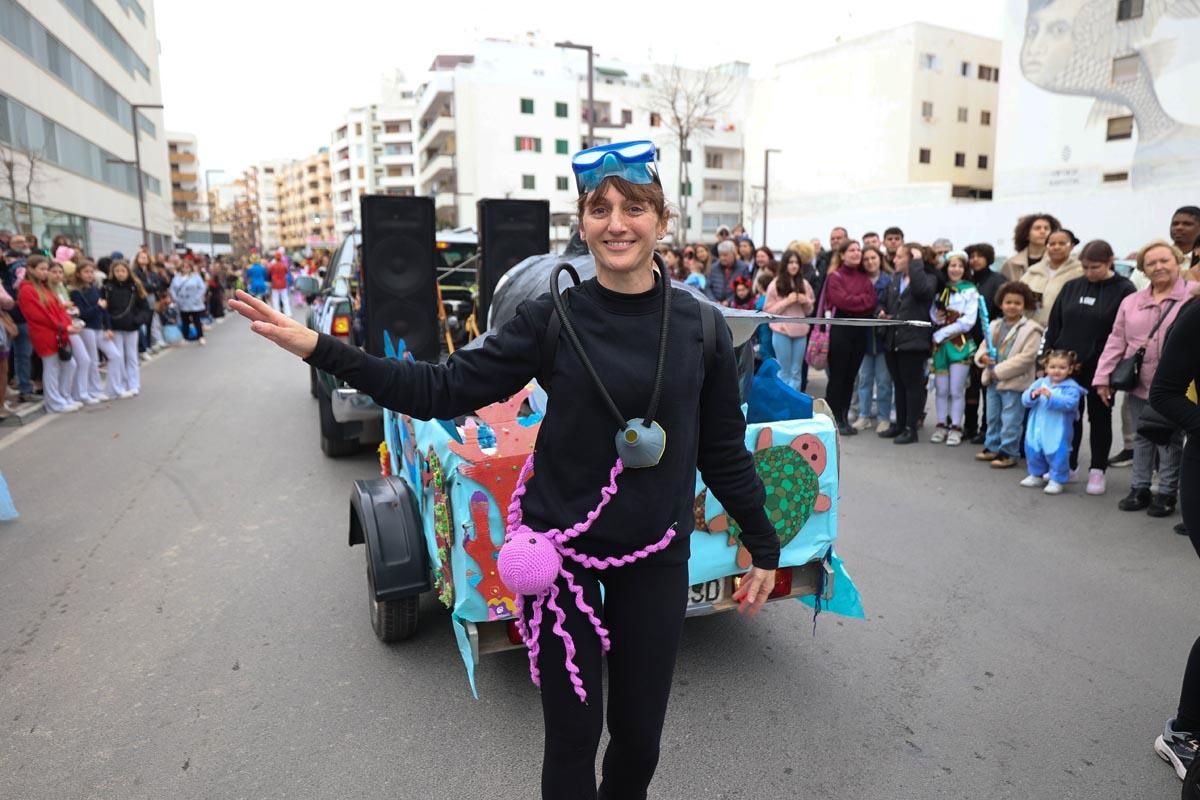 Búscate en las imágenes de la rúa de Carnaval de Ibiza