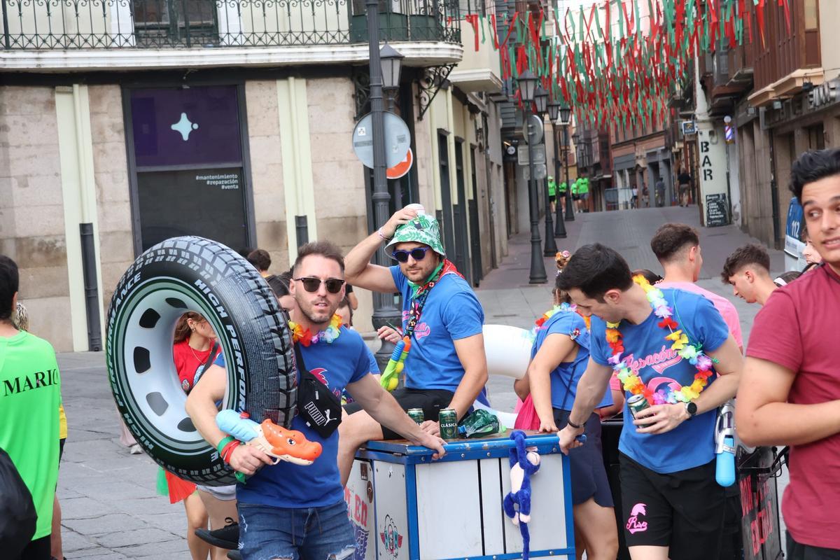Las peñas calienta motores para la hoguera de San Juan