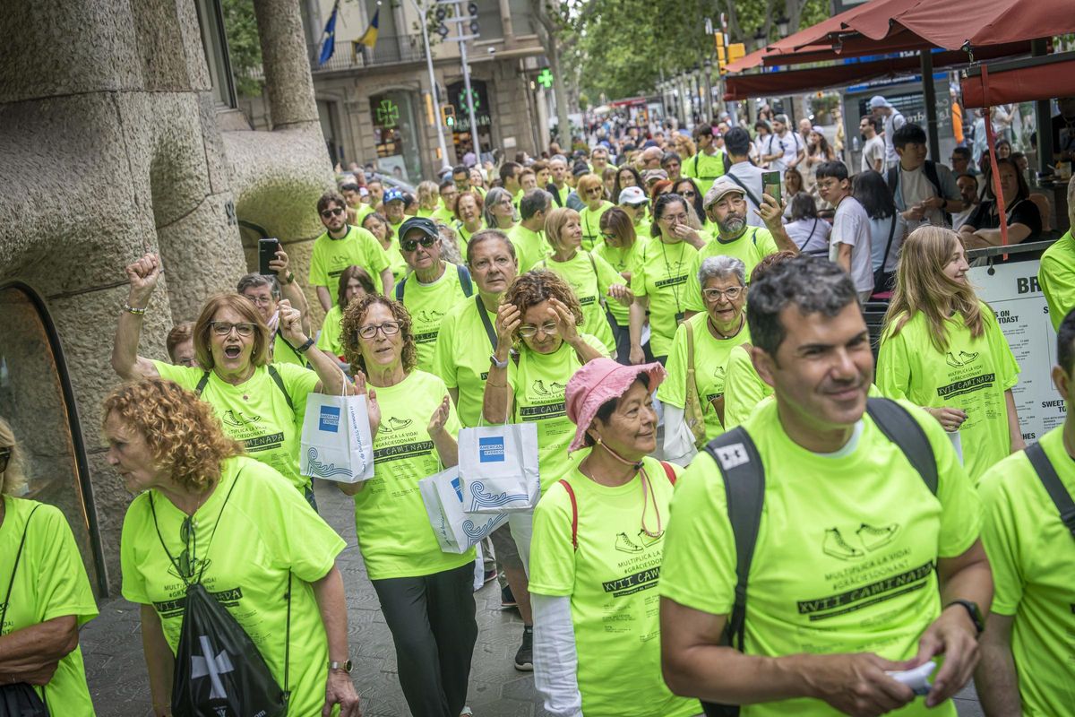 Unas 200 personas trasplantadas marchan en Barcelona en agradecimiento a los donantes de órganos