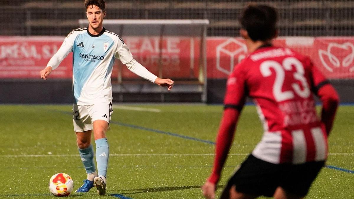 Uzal con el balón. |  Área 11