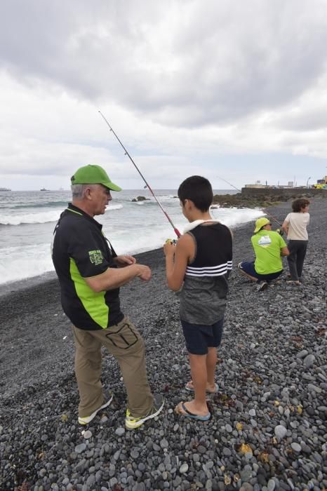 Encuentro sobre el mar en el barrio marinero de ...