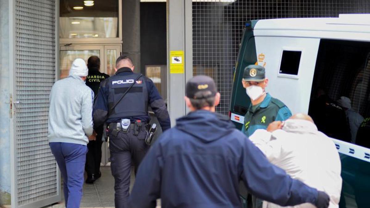 Puesta a disposición judicial de los detenidos en la operación.