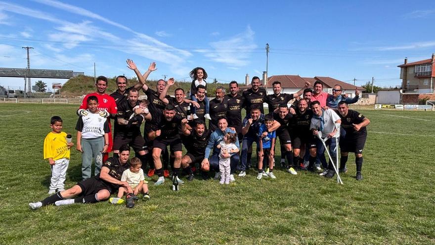 Los campeones posan para las cámaras.