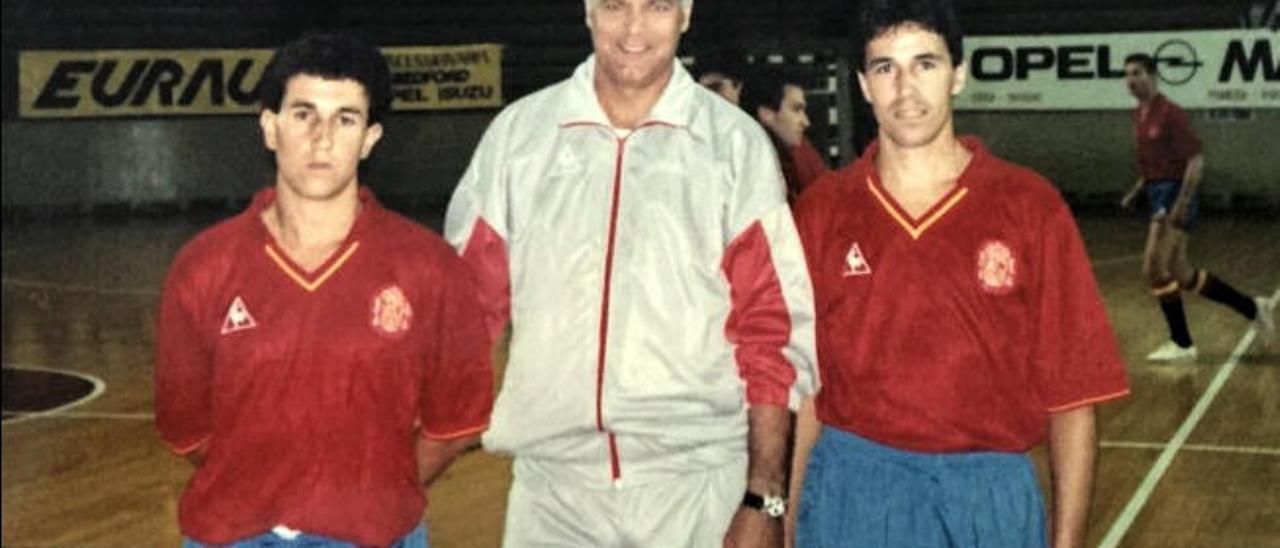 Con la roja junto a Martín y Trona, que era el seleccionador.