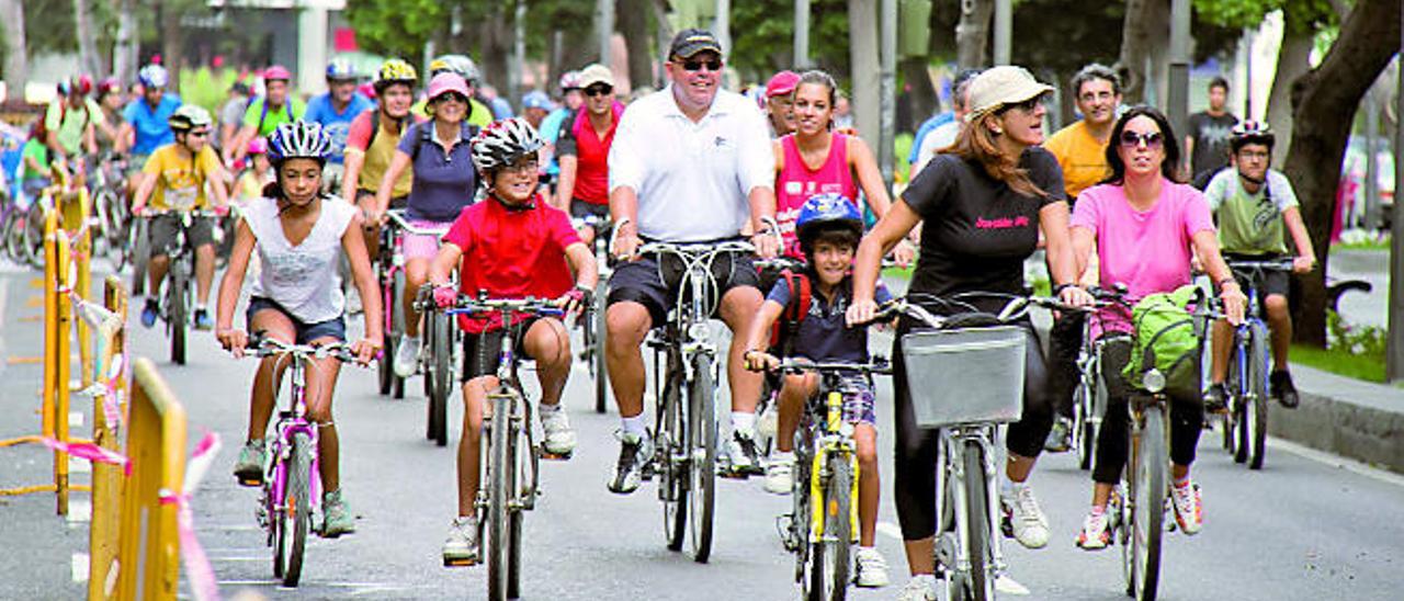 El tripartito implanta una tasa anual de 35 euros para circular en la bici pública