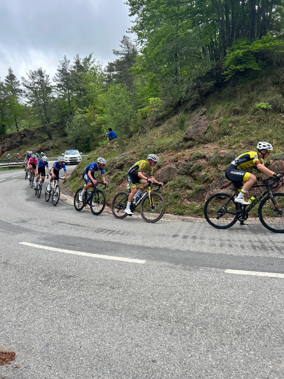 Un grupo de ciclistas en la primera etapa de la Volta a Girona.