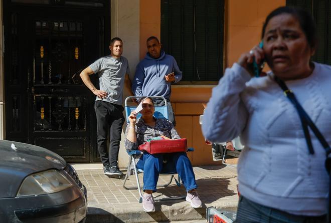 Las ONGs comienzan en València a atender a migrantes para su regularización
