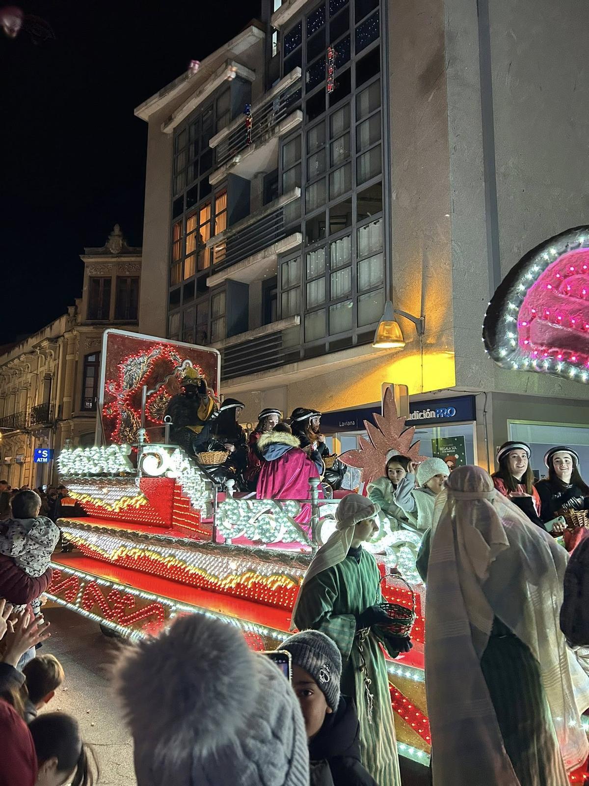 Así fue la Cabalgata de los Reyes Magos en Laviana
