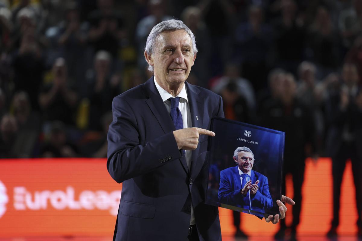 Svetislav Pesic recibió un homenaje en los prolegómenos por su inminente retirada como entrenador.