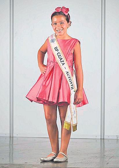 7. Valentina Díaz Santana. ‘Desde las alturas’. Diseñador: Santi Castro. Representa: BP Guaza y Autostil Premium Cars