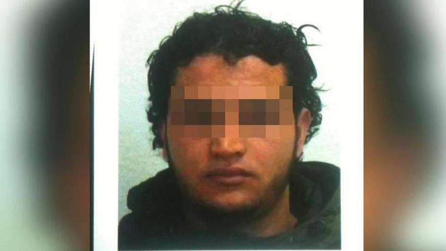 La policía alemana busca junto a la frontera holandesa a un joven tunecino como sospechoso del atentado de Berlín