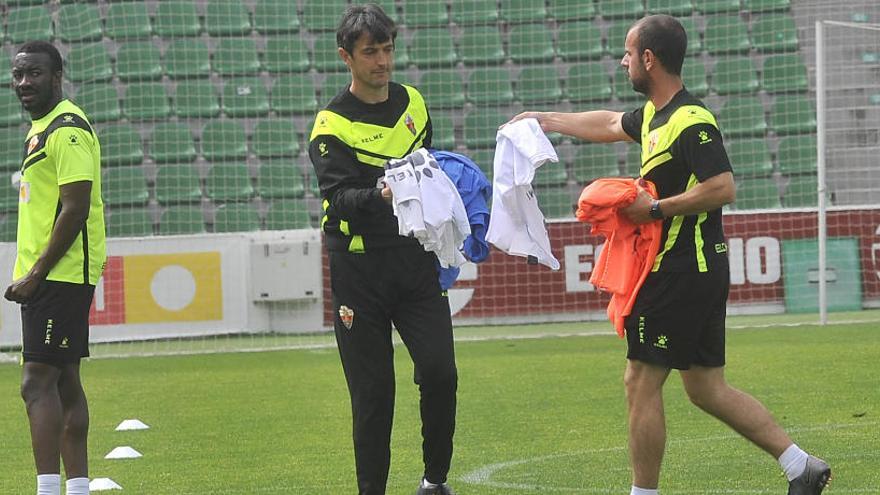 Neyder Lozano, en un entrenamiento junto a Pacheta