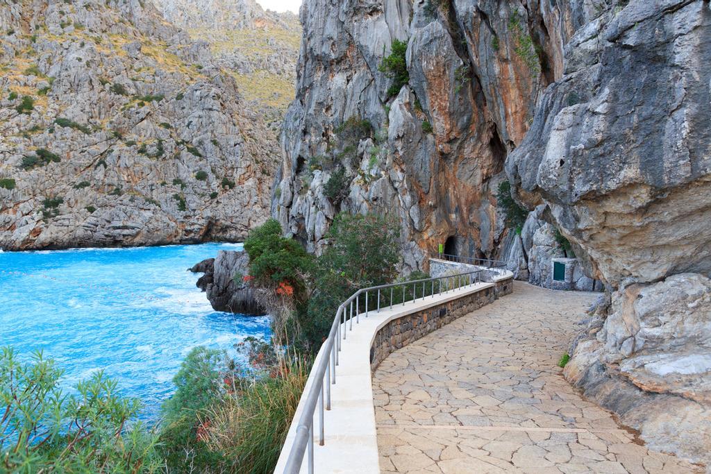 Escorca tiene varias de las mejores calas del mundo: Sa Calobra y Torrent de Pareis.