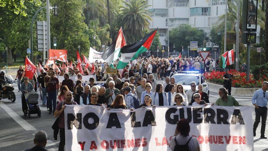 Una manifestación recorre Córdoba para decir 'No a la guerra' y pedir 