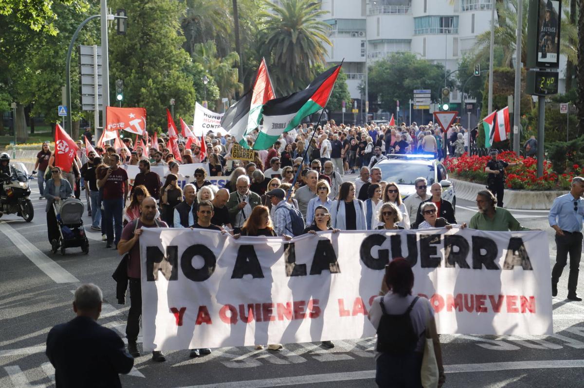 Una manifestación dice ‘No a la guerra’ en las calles de Córdoba