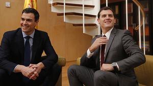 Pedro Sánchez, el desembre del 2015: Rivera, pots tenir 20 anys menys, però ets la mateixa dreta que el PP.