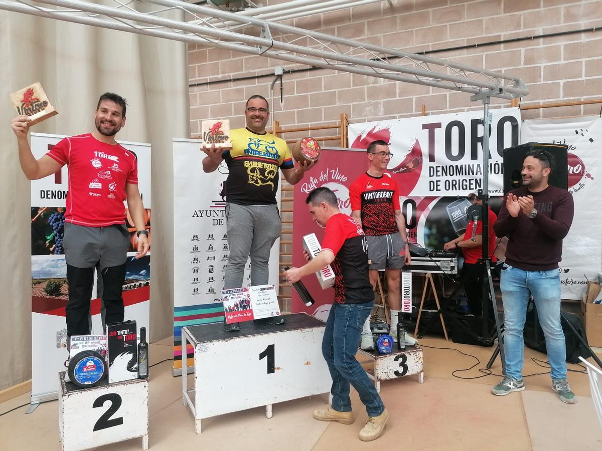 Ganadores masculinos de la prueba 45K.
