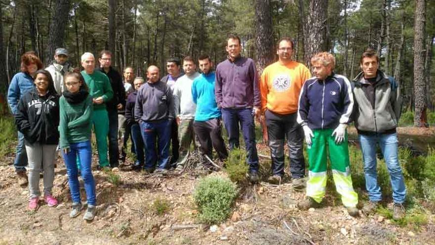 24 alistanos y alistanas que aprenden el oficio de resinero.