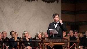 Cercas, durante la lectura de su discurso de ingreso.